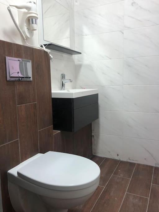 Apartment On Zarwanska Street Camenița Exterior foto